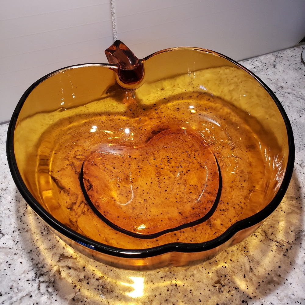 Vintage Amber colored fruit bowl.